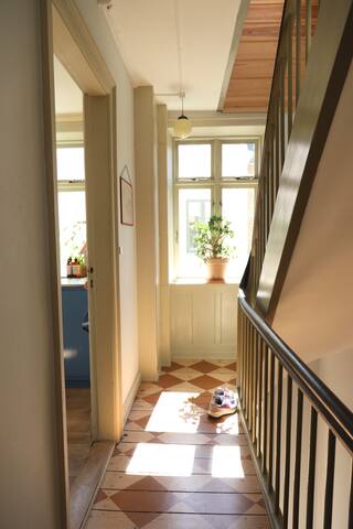 Byhus i det historiske centrum med privat gårdhave gallery image 4