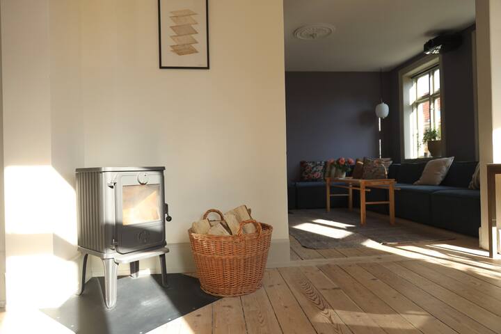 Byhus i det historiske centrum med privat gårdhave gallery image 3