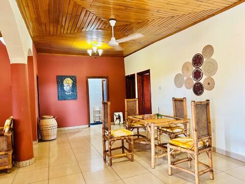 Spacious 2 Bedroom Apt W/Balcony