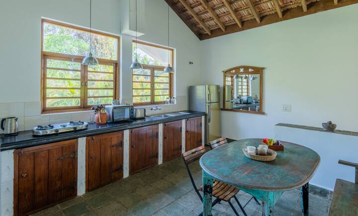 Full kitchen image 1