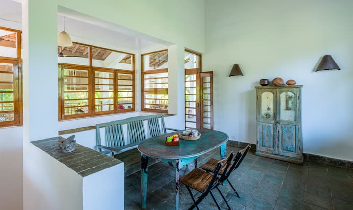 Dining area image 1
