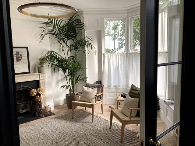 Peaceful & gorgeous Hackney home gallery image 2