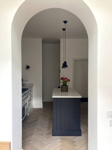 Peaceful & gorgeous Hackney home gallery image 5