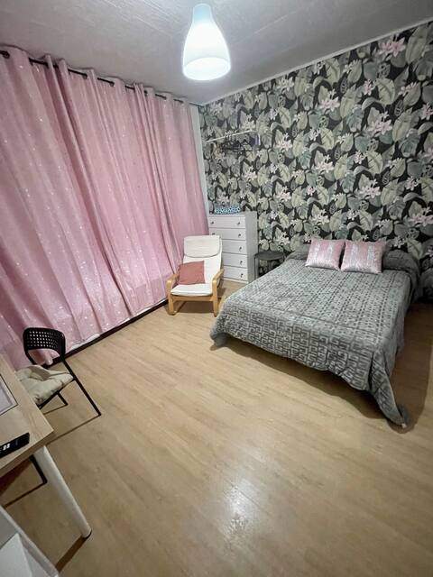 Beautiful Room 50m Rambla