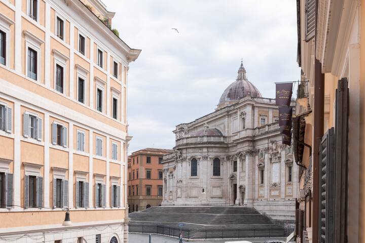 Modern and Top Designed Apartment-S.Maria Maggiore gallery image 4