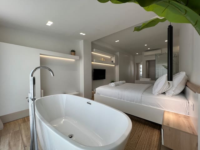 The Dazzling Glimpse Acropolis Suites 603