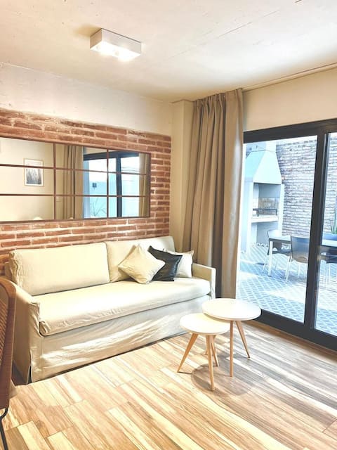 Propiedad de Airbnb exitosa: Live the San Telmo Experience: Patio, Pool & Style en Barracas