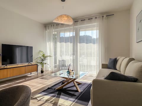 Popular Airbnb listing: Moselle view Reichsburg|parking|100m market place in Cochem