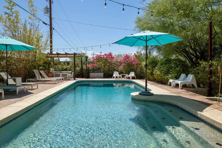 Luxury Guest Suite in Resort Setting with Pool