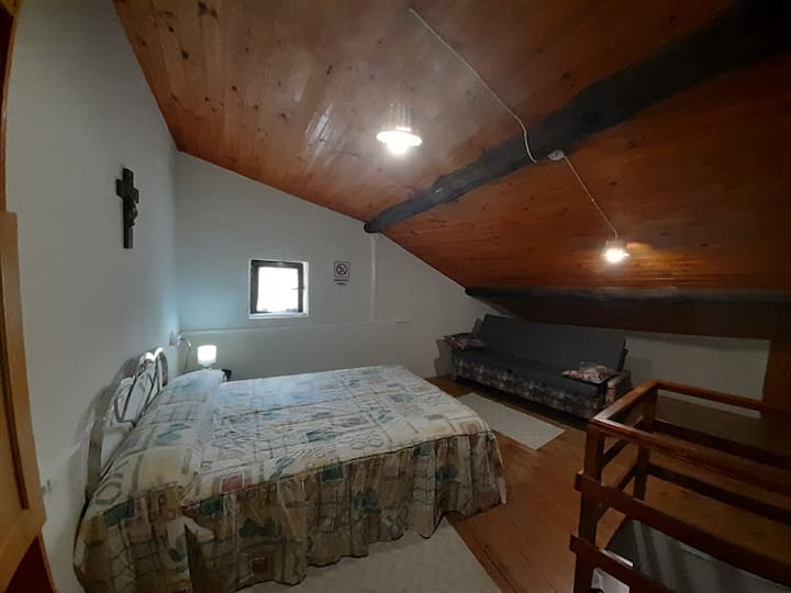 Dhomë gjumi në loft ose loft