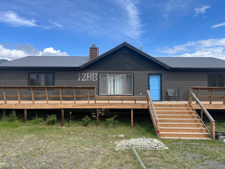 Bluebirds Nest on the trail to Yellowstone Houses for Rent in