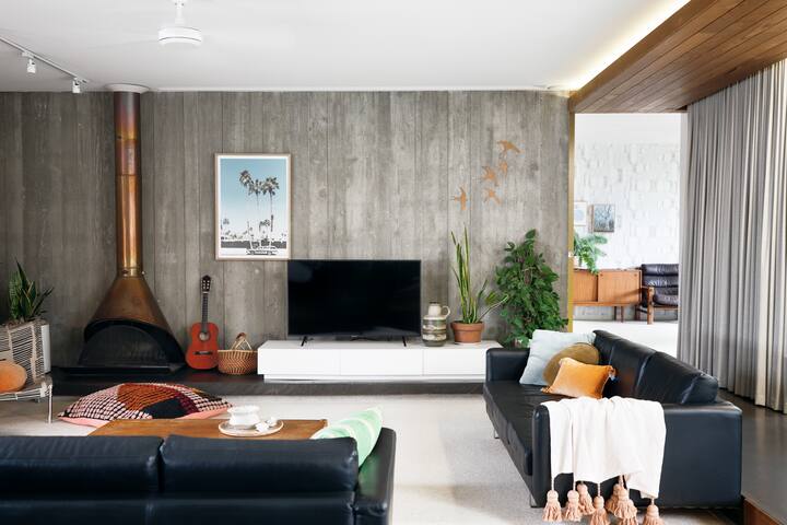 Modernist on the coast gallery image 5