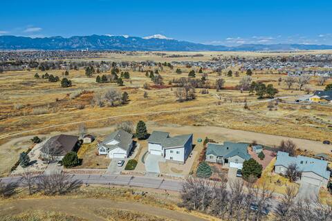 Spacious Luxury & Mountain Views