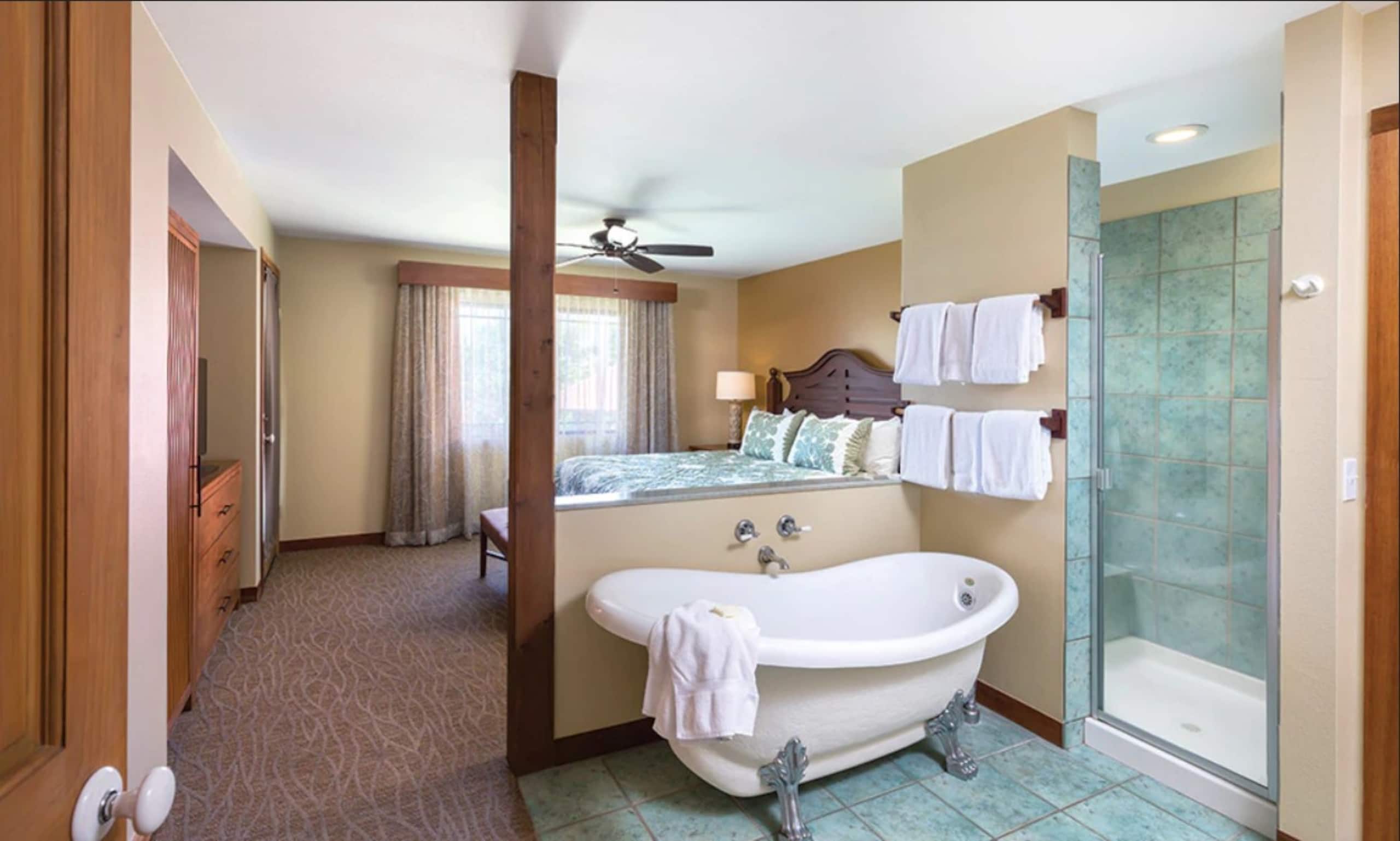 Hotel in Kailua-Kona · ★4.97 · 2 bedrooms · 3 beds · 2 shared baths - Image 7