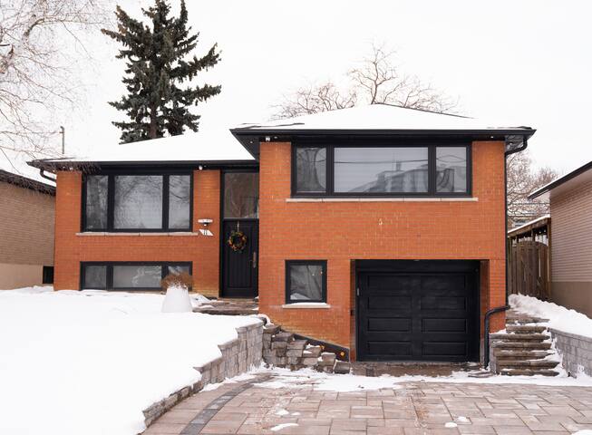 N7 Castle Green Retreat-Hot Tub gallery image 4