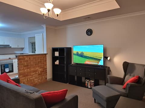 Top performing Airbnb: Everything on Egan 2 in the CBD in City Of Kalgoorlie Boulder