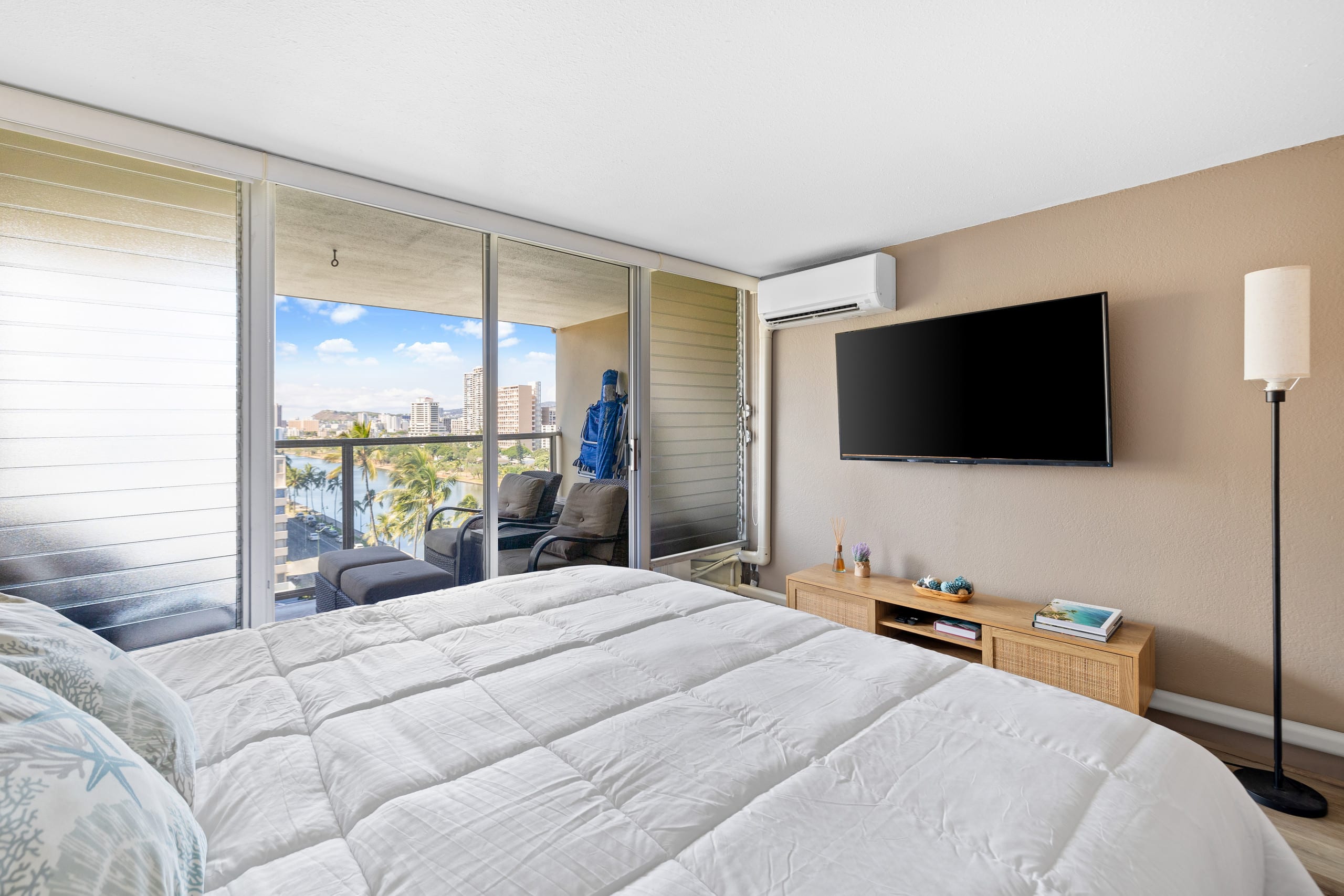 Condo in Honolulu · ★4.82 · 1 bedroom · 4 beds · 1 private bath - Image 22