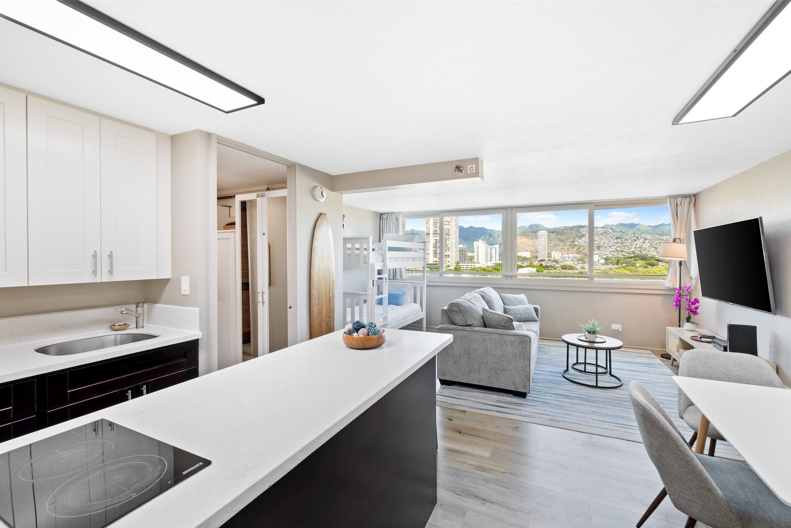 Condo in Honolulu · ★4.82 · 1 bedroom · 4 beds · 1 private bath - Image 6