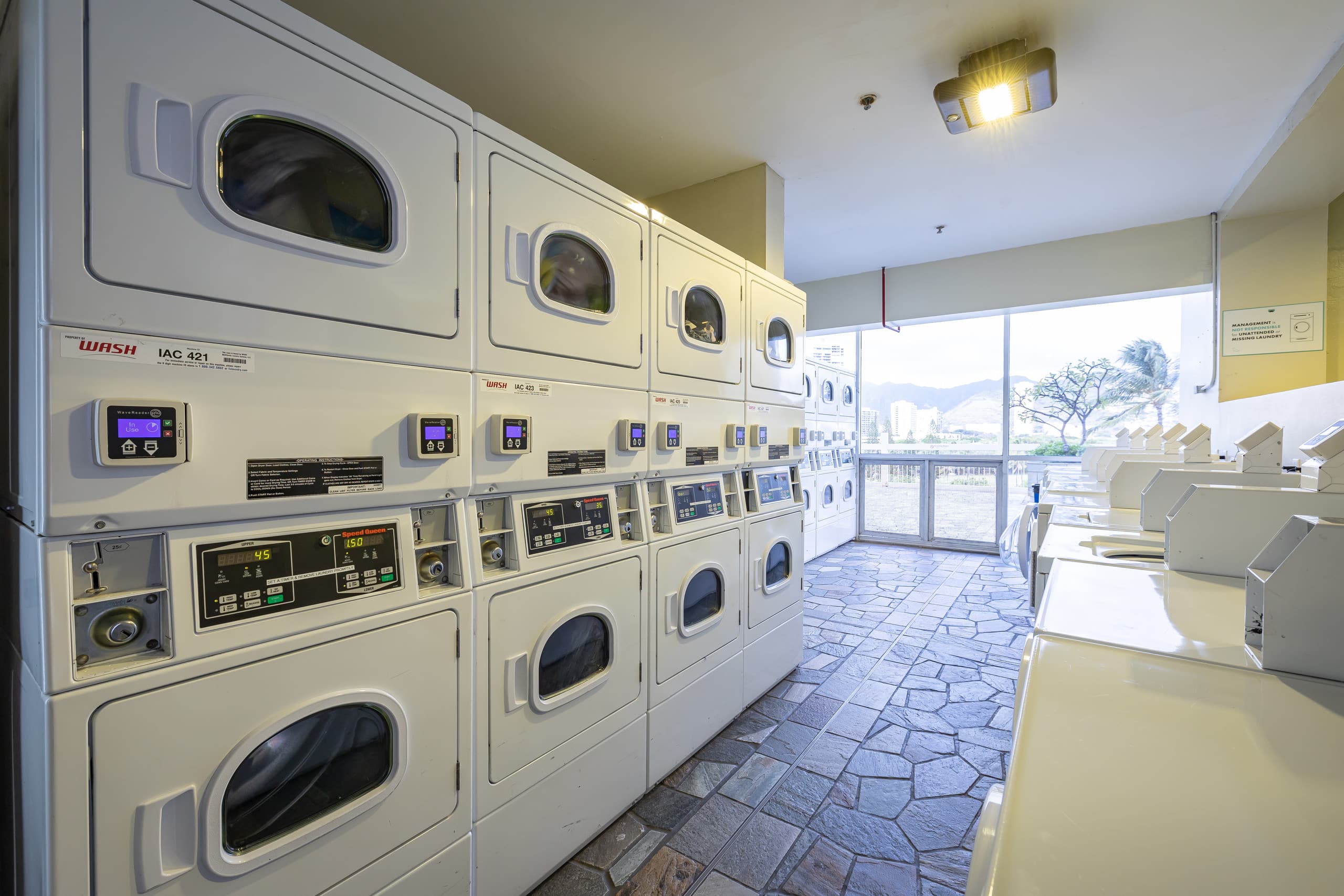 Condo in Honolulu · ★4.82 · 1 bedroom · 4 beds · 1 private bath - Image 32