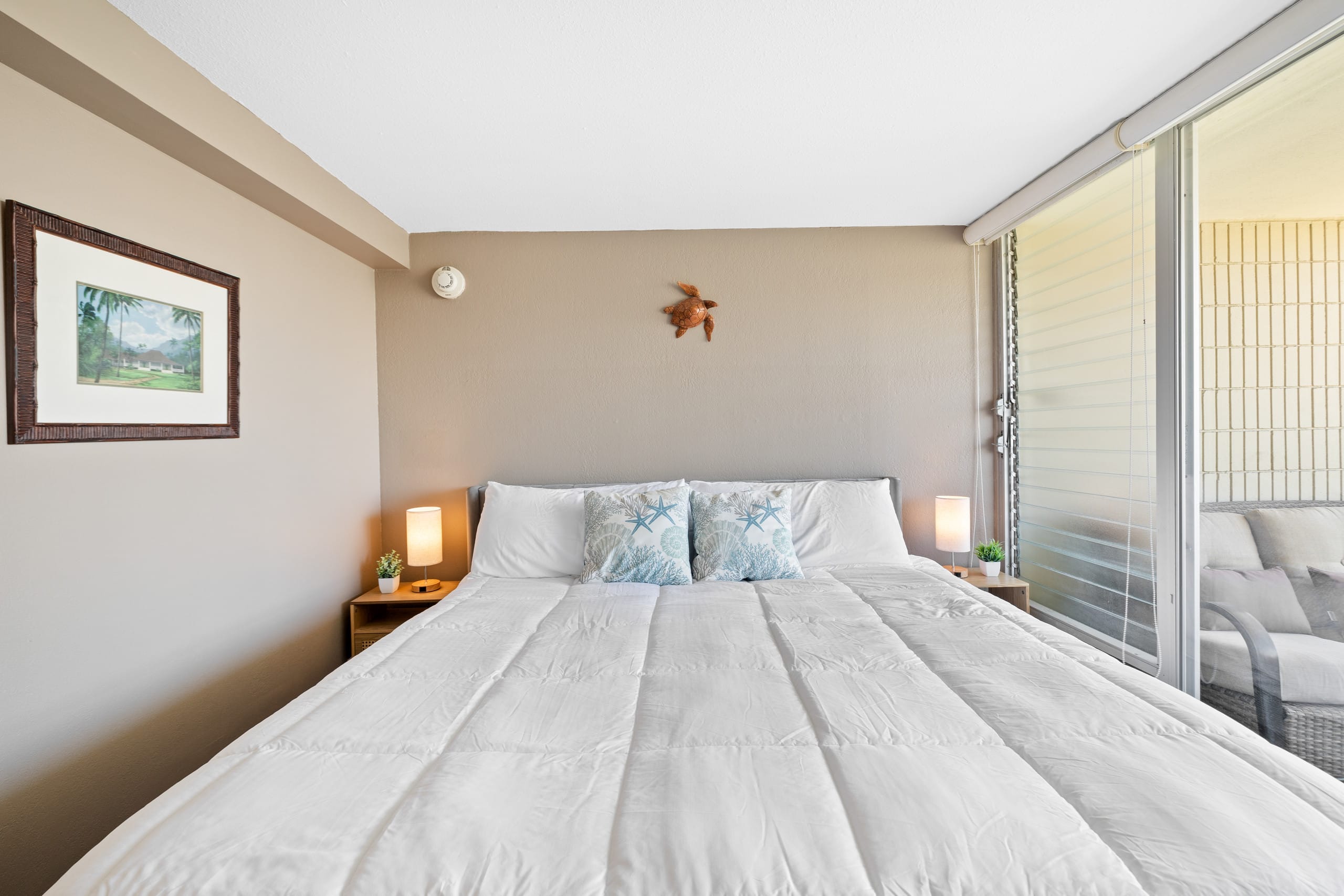 Condo in Honolulu · ★4.82 · 1 bedroom · 4 beds · 1 private bath - Image 21