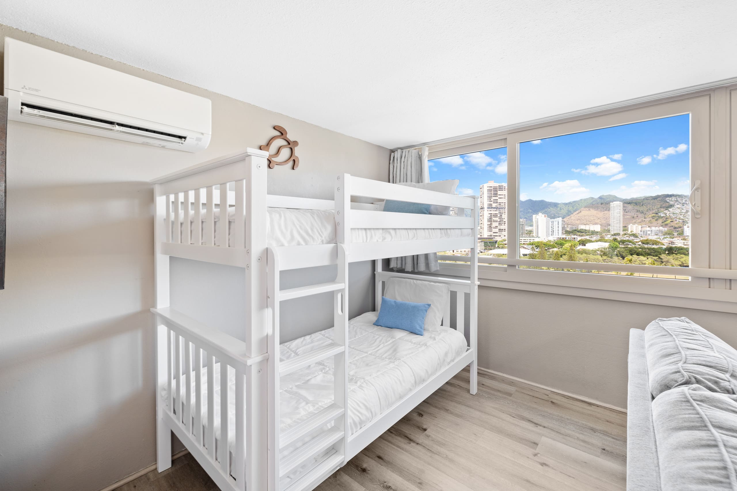 Condo in Honolulu · ★4.82 · 1 bedroom · 4 beds · 1 private bath - Image 7