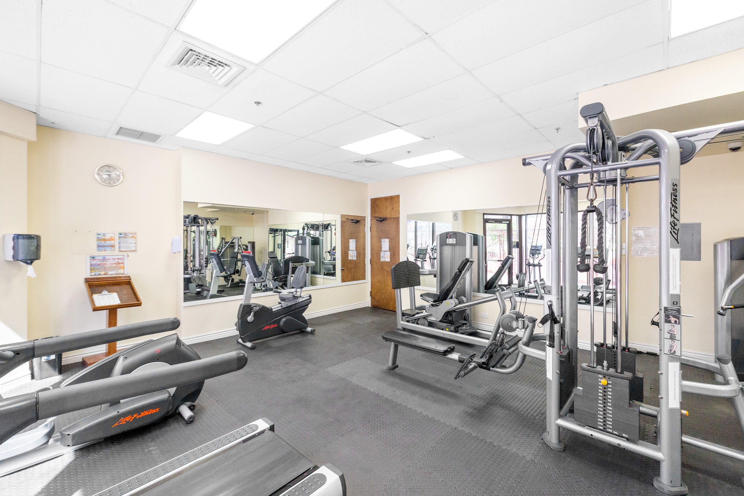 Condo in Honolulu · ★4.82 · 1 bedroom · 4 beds · 1 private bath - Image 34