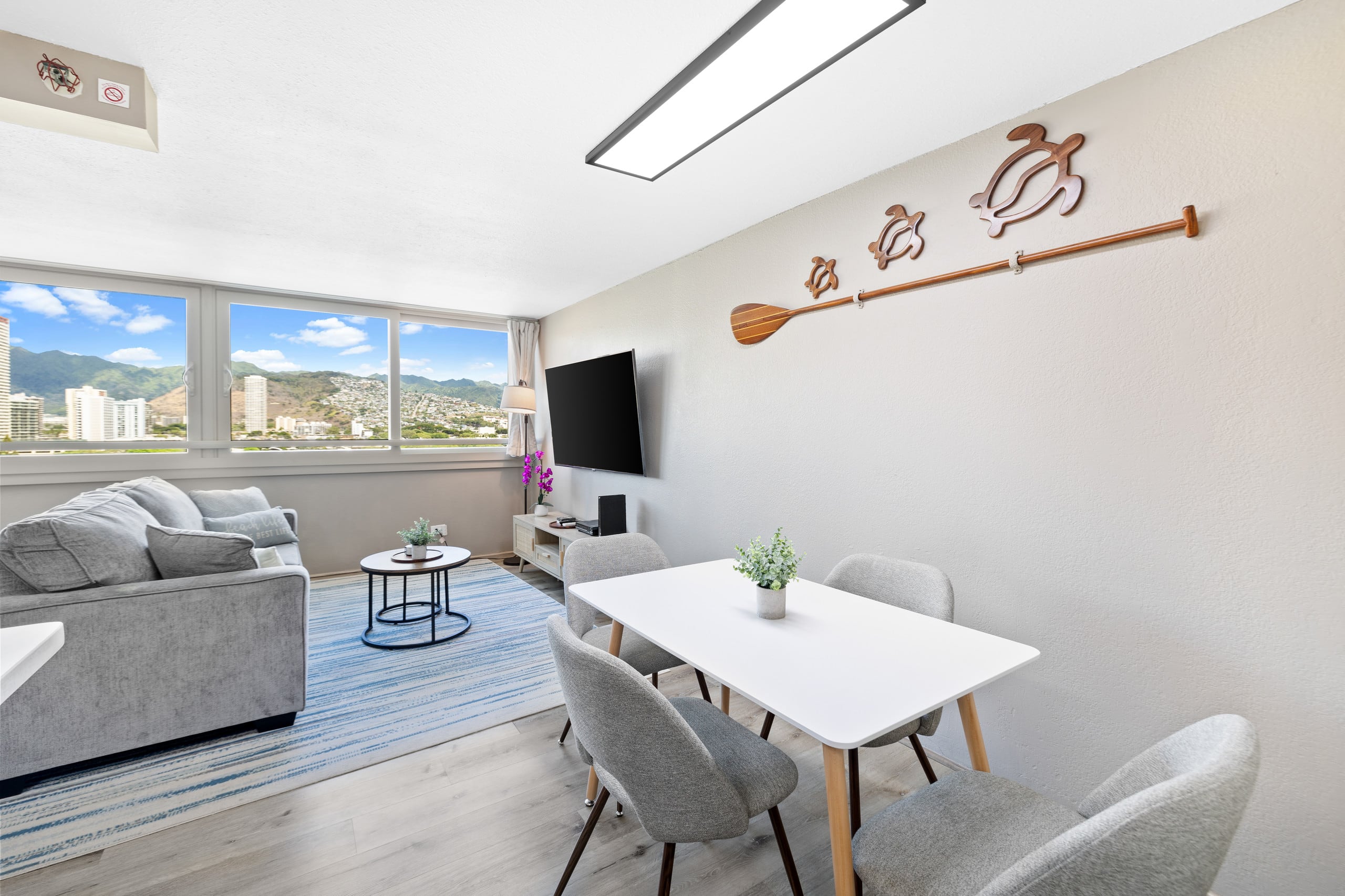 Condo in Honolulu · ★4.82 · 1 bedroom · 4 beds · 1 private bath - Image 17