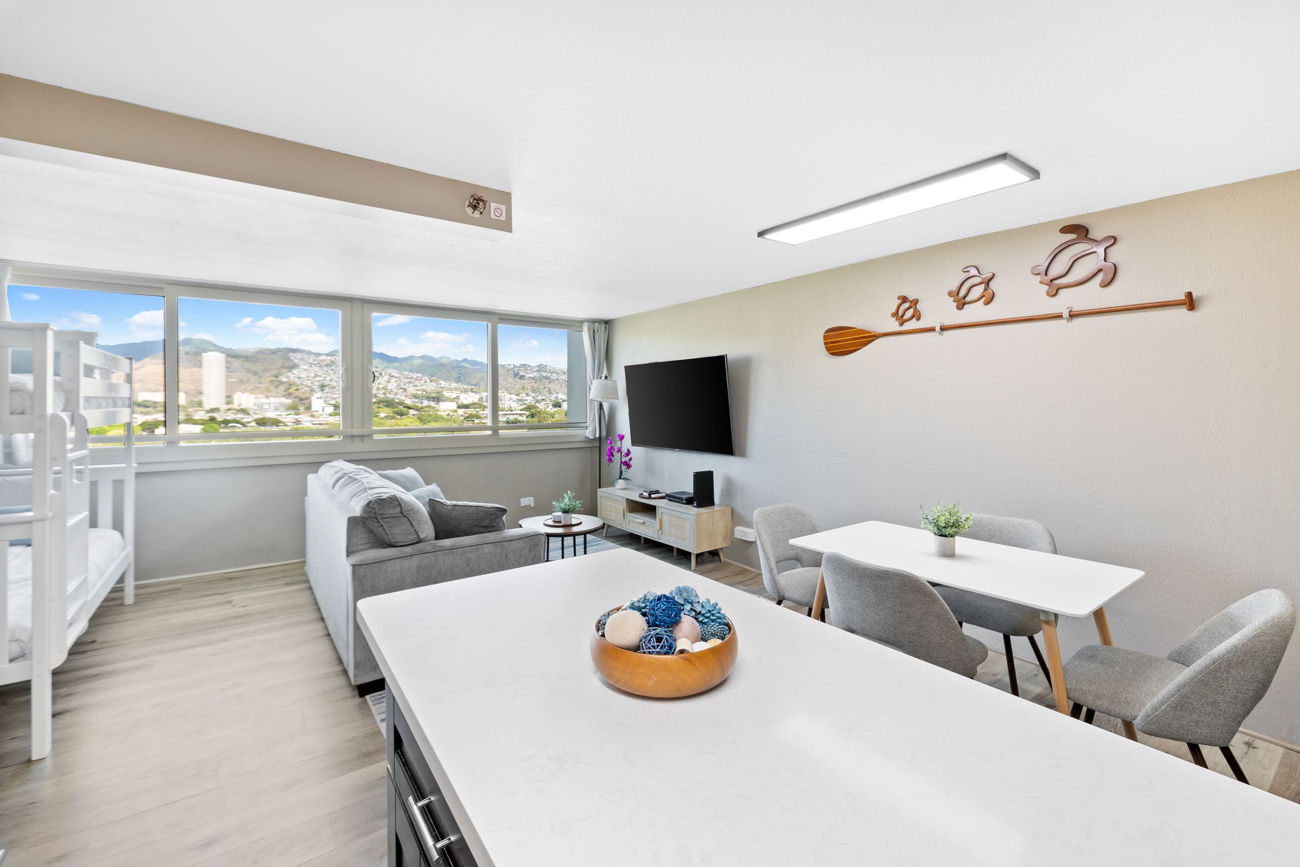 Condo in Honolulu · ★4.82 · 1 bedroom · 4 beds · 1 private bath - Image 8
