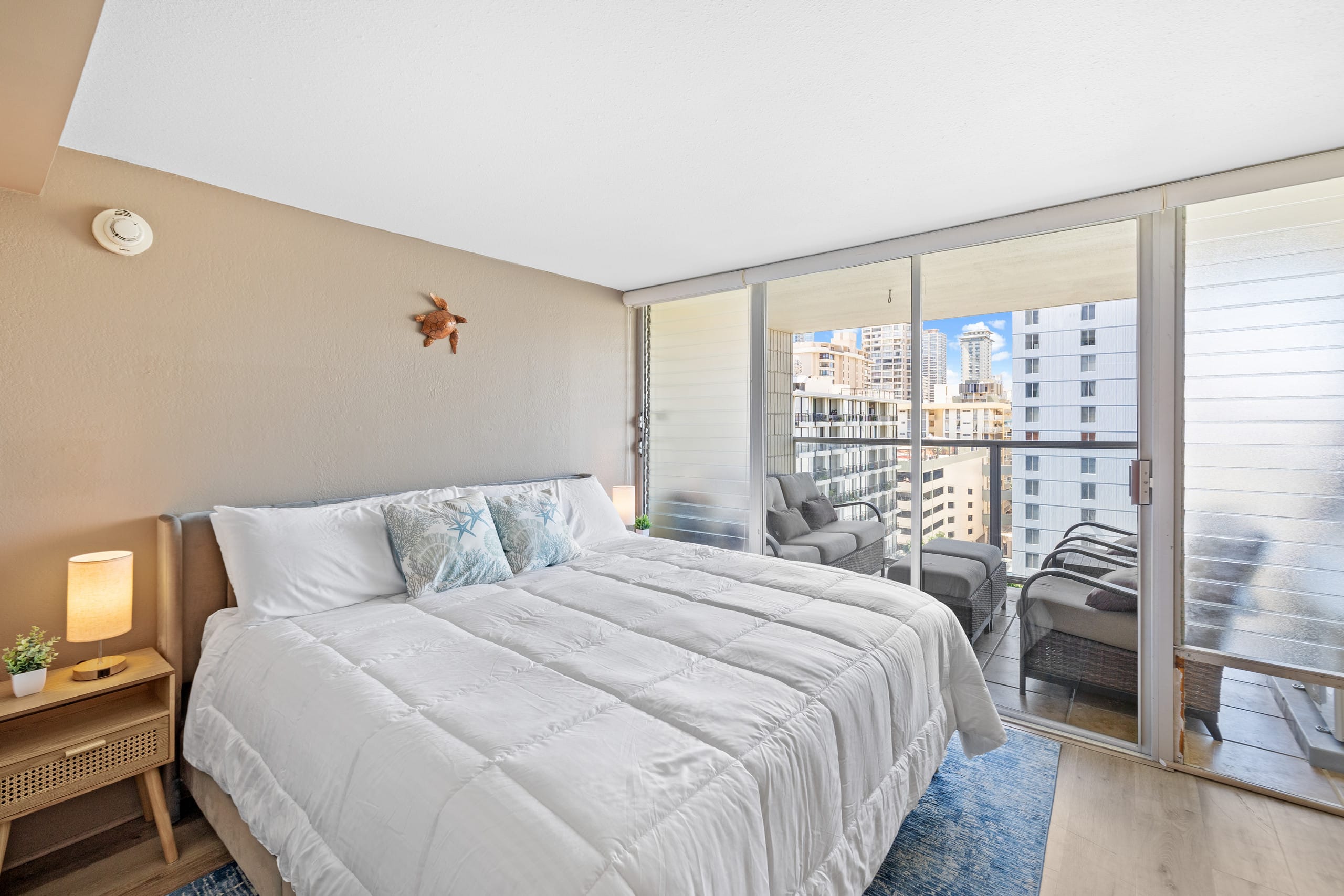 Condo in Honolulu · ★4.82 · 1 bedroom · 4 beds · 1 private bath - Image 20