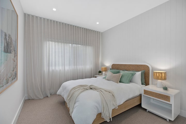 Queen Bedroom with standalone AC controls, build in wardrobe and automated blinds.