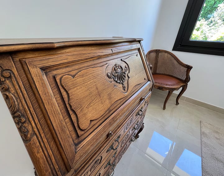 Radni stol u spavaćoj sobi 3