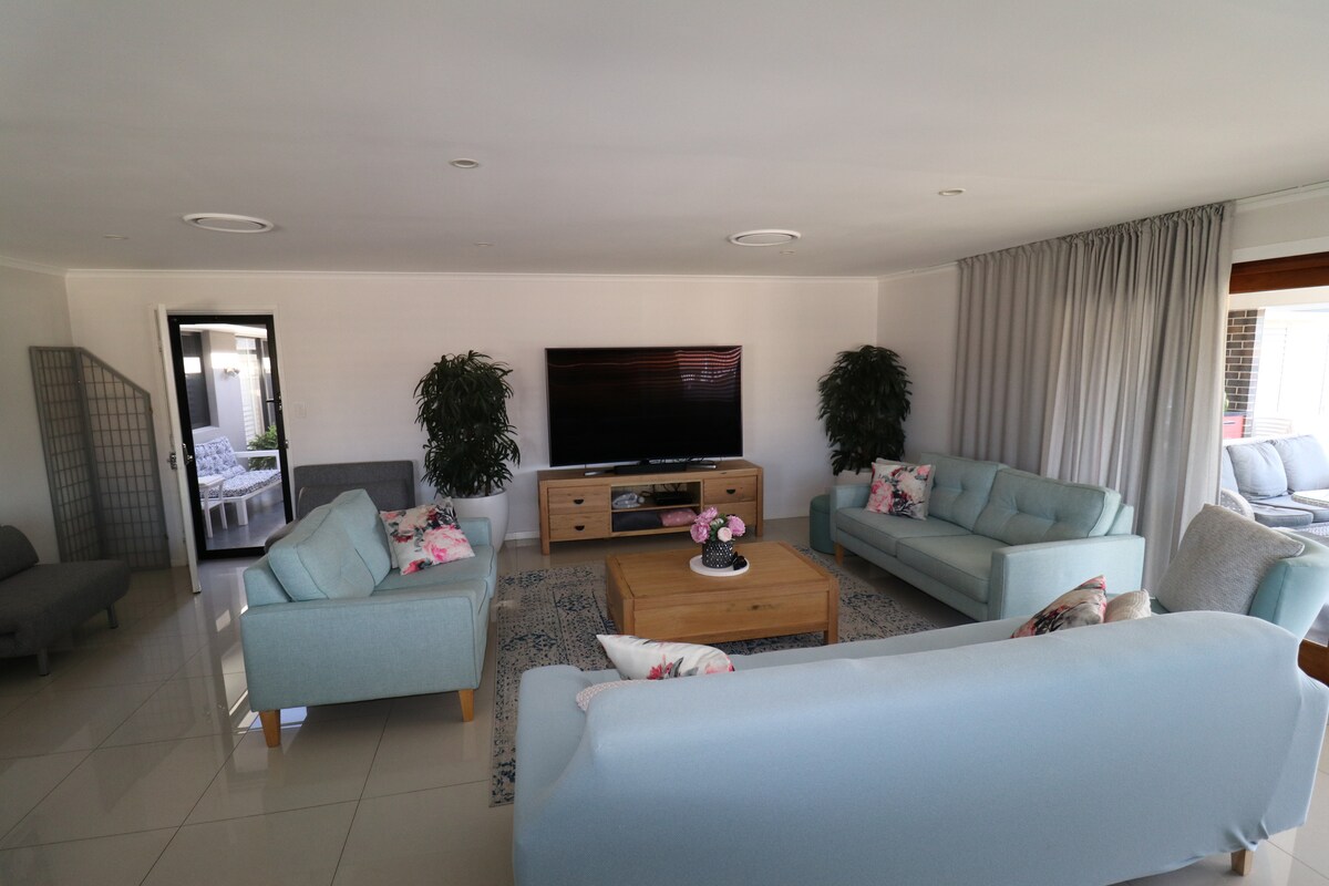 Popular Airbnb listing: Xxxxx in Mermaid Waters