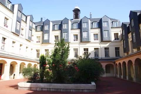 Successful Airbnb property: Peaceful Haven in Central Rouen in Gare / Jouvenet