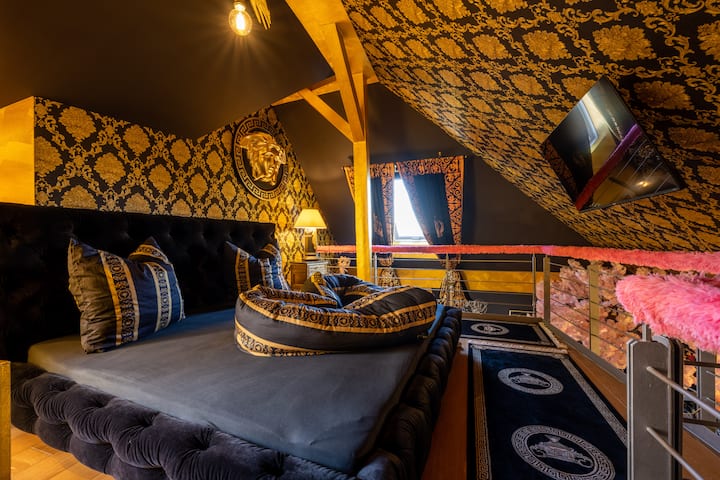 Schlafbereich, Doppelbett 220 x 240 mit durchgehender Matratze