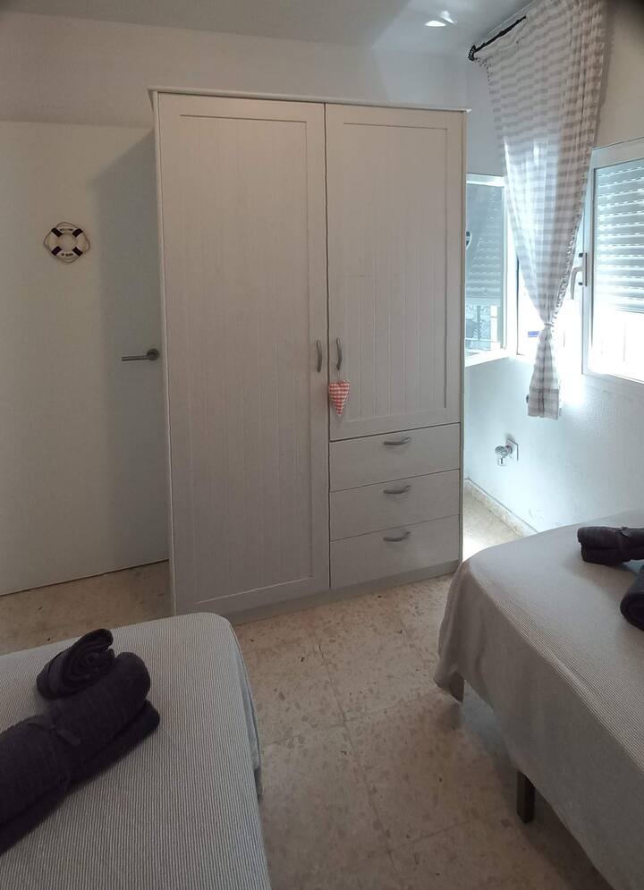 Dhomë dyshe në katin përdhe