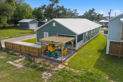 *Beach Oasis* 5 Bedroom Single Story Home