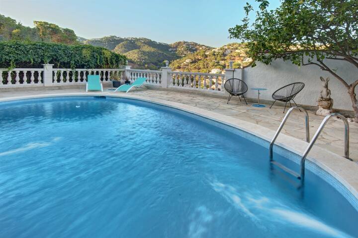Villa Portugal with pool & mountain view gallery image 2
