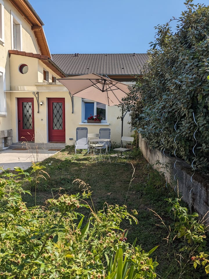 Studio with garden near Gare