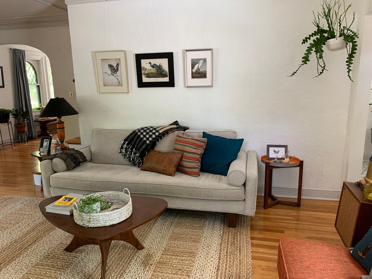 A walker friendly home in Waldo Houses for Rent in Kansas City