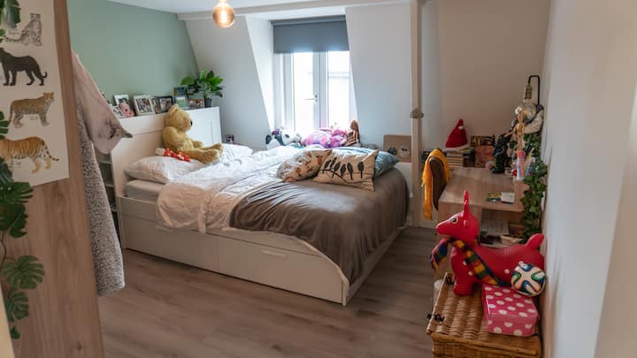 Chumba cha kulala cha pili na kitanda cha foleni