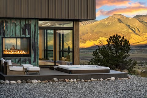 Eagles Wings: Luxe Yellowstone Retreat |Condé Nast