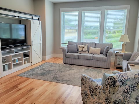 Top Airbnb: Rooftop firepit. 2 block walk to beach/tiki bar in Carolina Beach