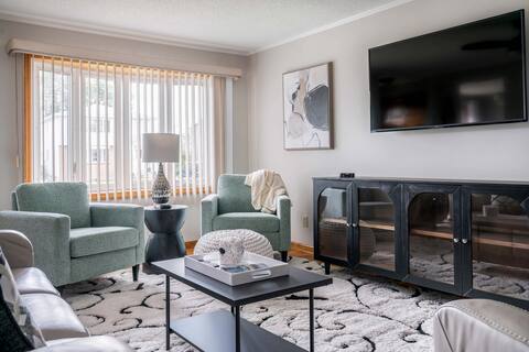 Touch-Down in BUF | Home Office, 1mi to airport