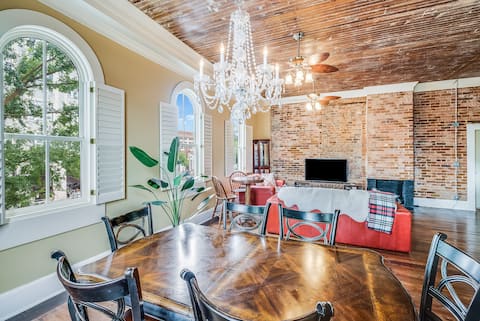 Magnolia House - Historic Loft on the Bricks