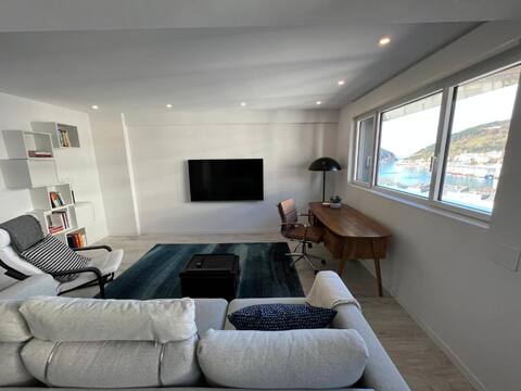 Apartment with a bay view