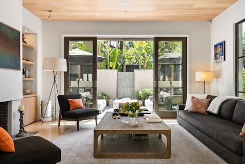 Modern Architectural Oasis in Menlo Park