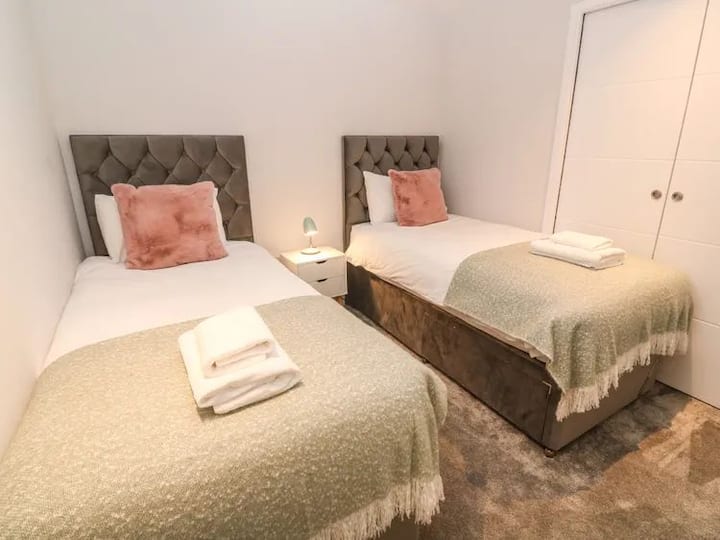 i shndërruar në krevat superking sipas kërkesës