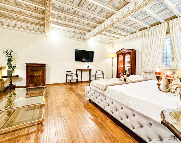 Vivi Trevi Deluxe Suites gallery image 3