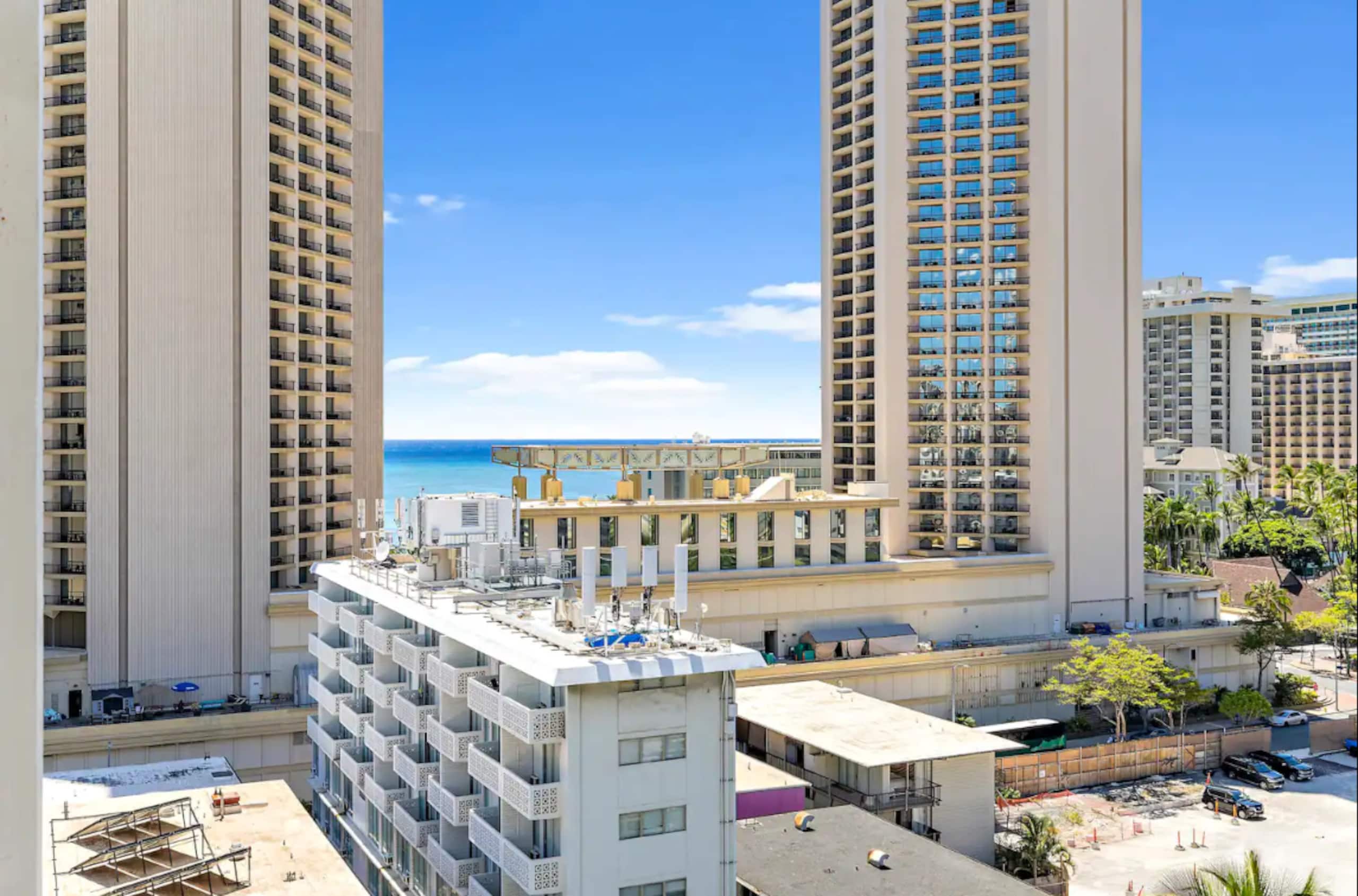 Condo in Honolulu · ★4.94 · 1 bedroom · 2 beds · 1 private bath - Image 12