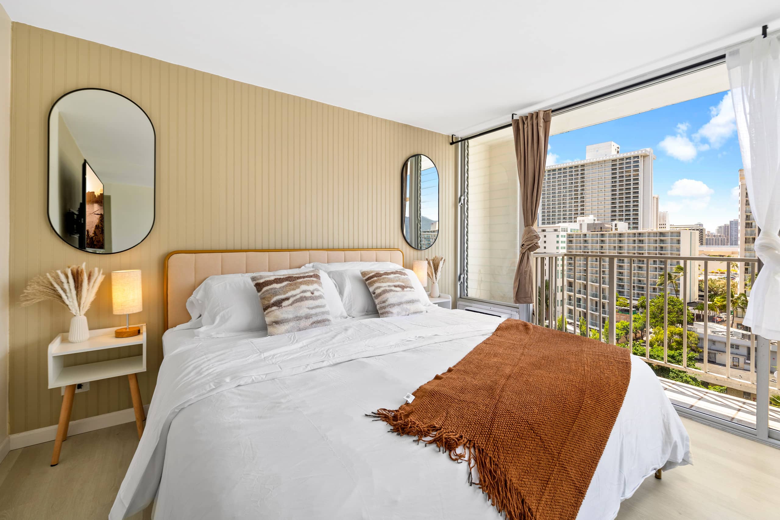 Condo in Honolulu · ★4.94 · 1 bedroom · 2 beds · 1 private bath - Image 7